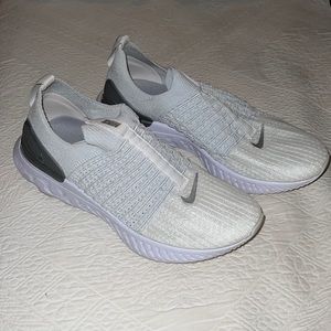 Nike Womens React Flyknit 2